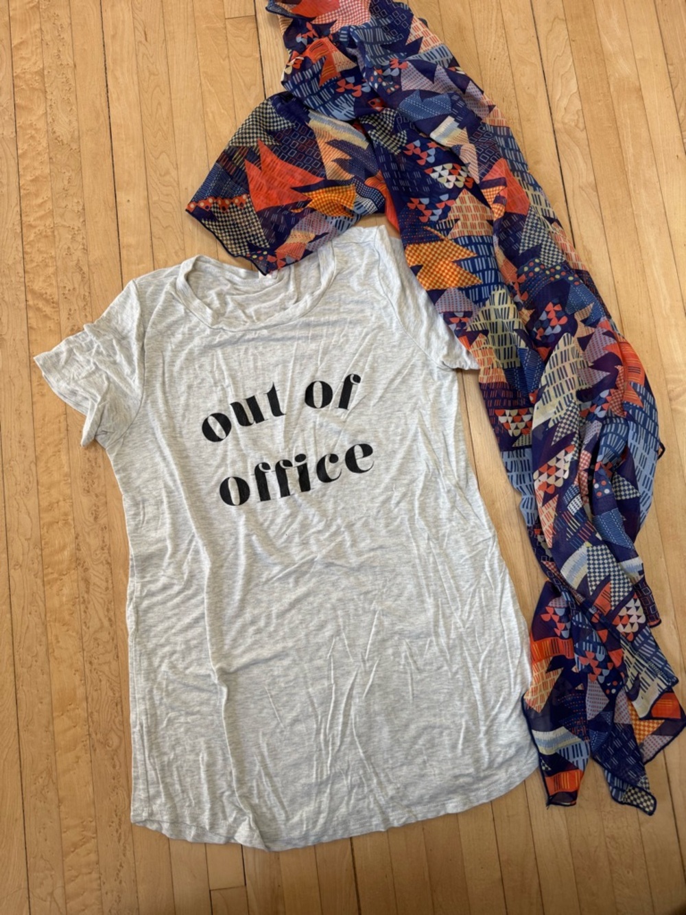 Out of Office Light Gray Graphic Tee - Casual Home Office Top & FREE KIMONO